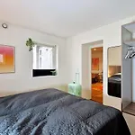 Prime Location Amazing King Bed Colorful Oasis